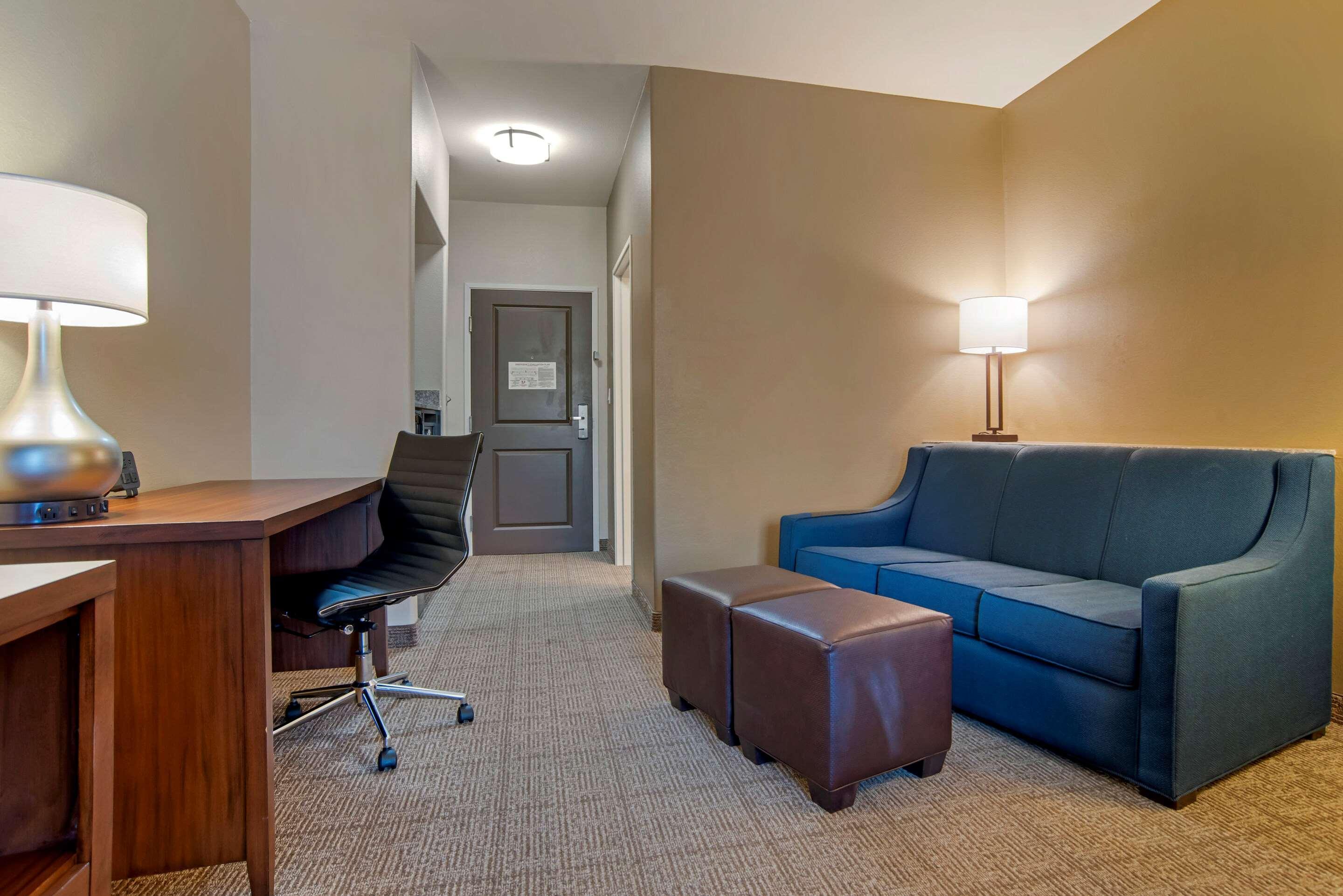 Comfort Suites Александрия Екстериор снимка