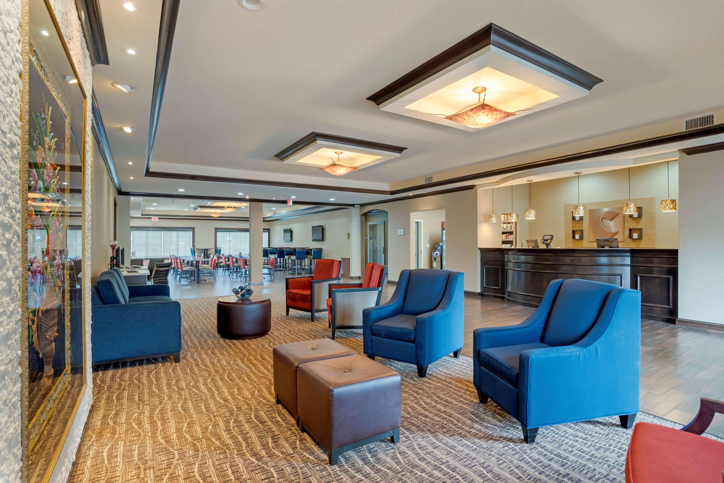 Comfort Suites Александрия Екстериор снимка