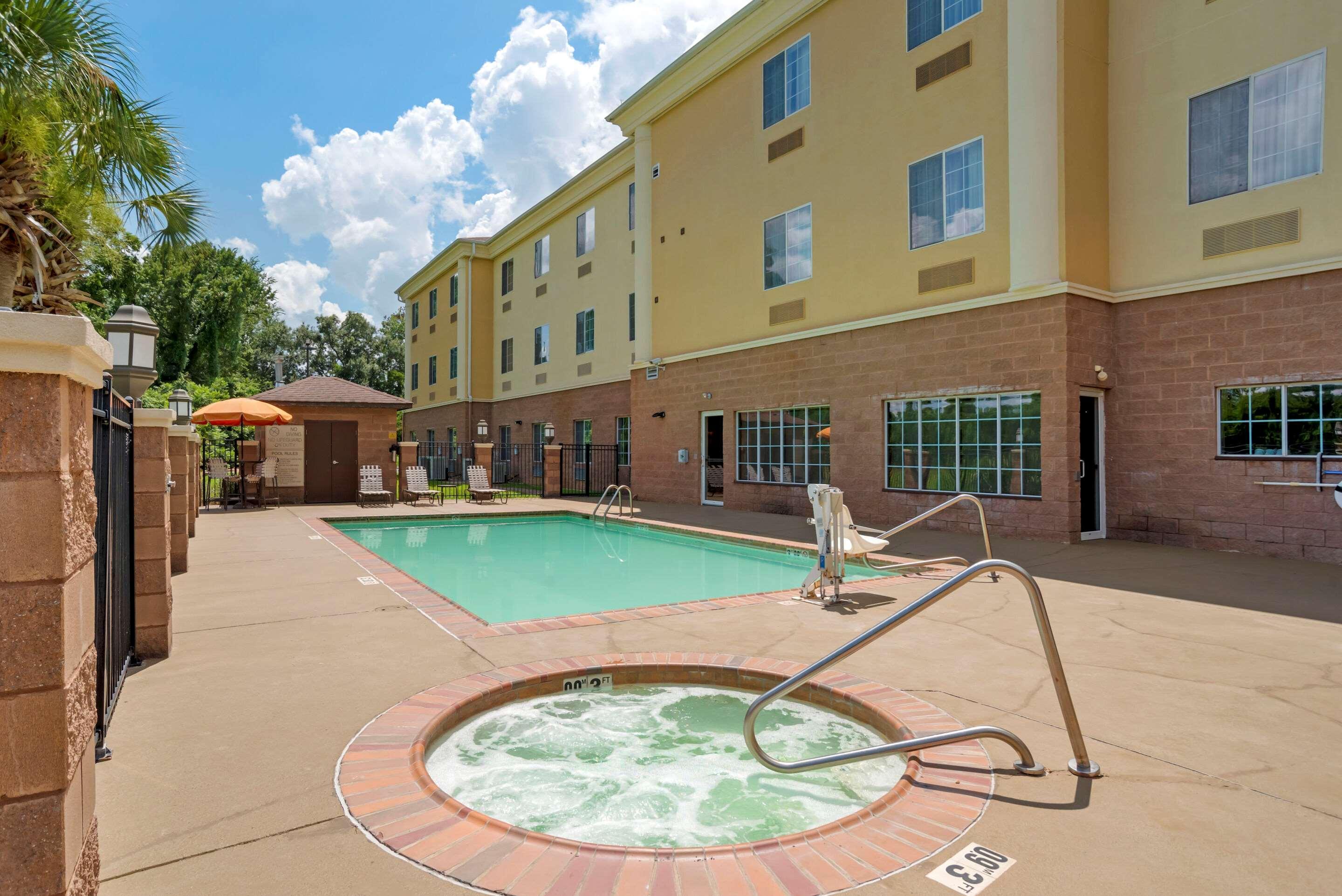 Comfort Suites Александрия Екстериор снимка