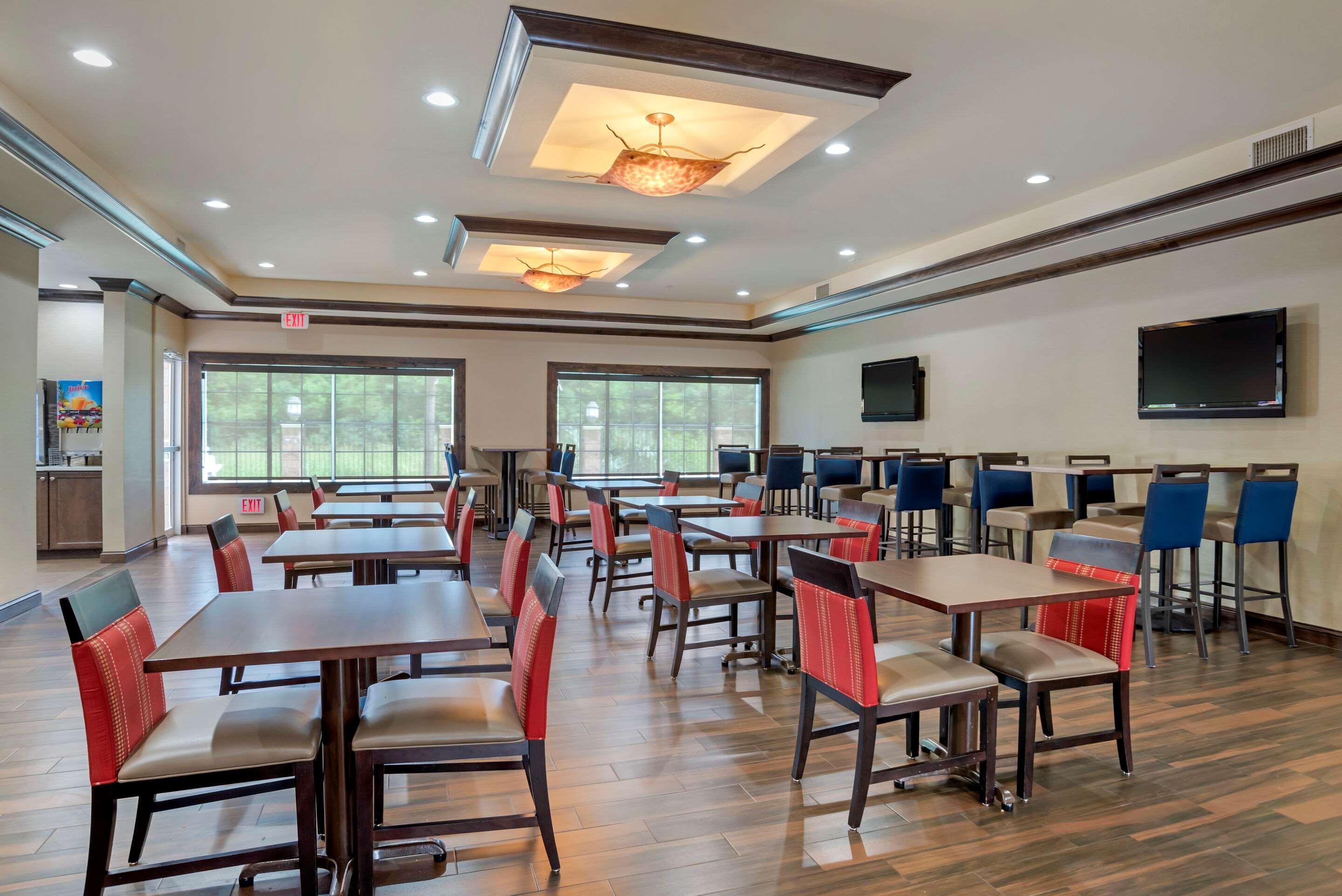 Comfort Suites Александрия Екстериор снимка