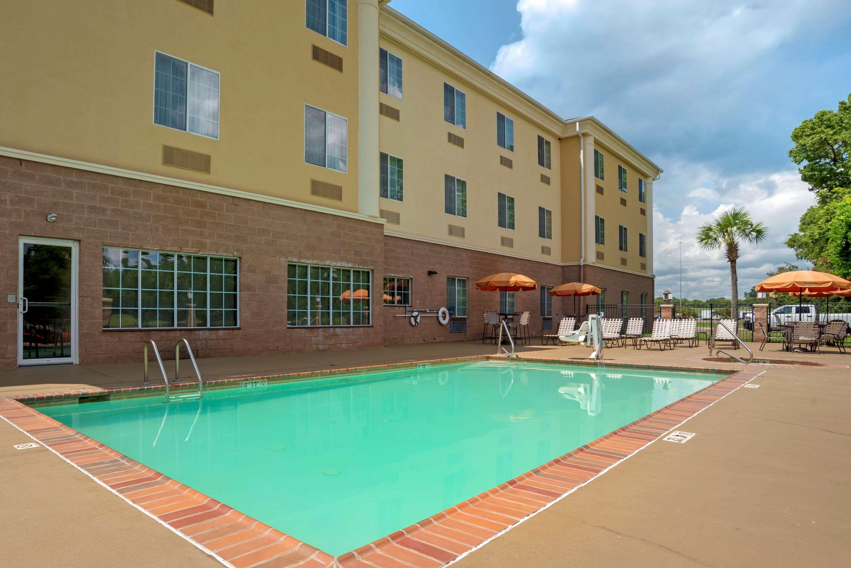 Comfort Suites Александрия Екстериор снимка